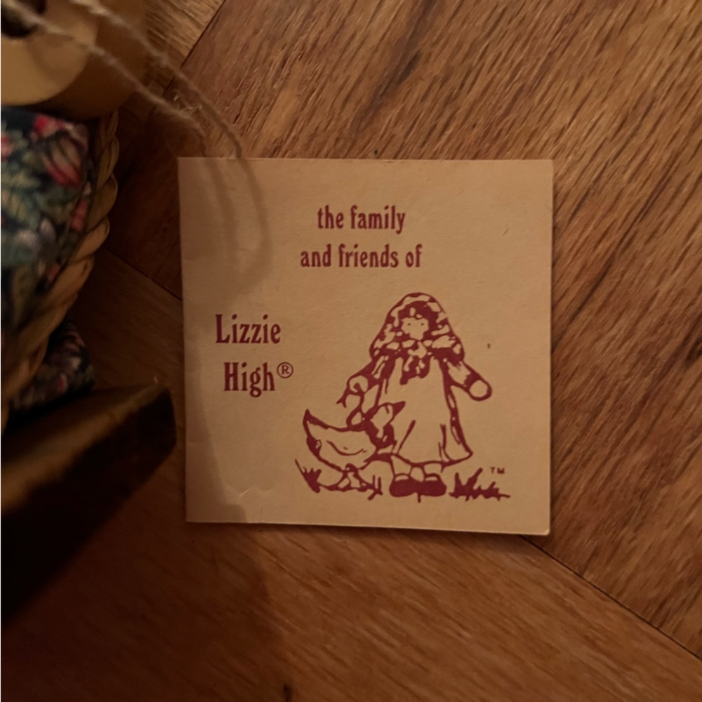 Lizzie High Amy Bowman on Swing Wooden Doll - Picture 3 of 6